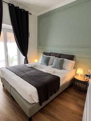 Appartement Familial | Couette en duvet d'oie, rideaux occultants, fer et planche à repasser