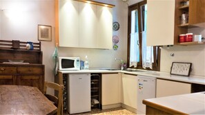 Fridge, microwave, dishwasher, coffee/tea maker - Venezianamente - Casa sant'Aponal (Venice)