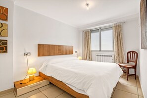 2 slaapkamers, een strijkplank/strijkijzer, gratis wifi, beddengoed