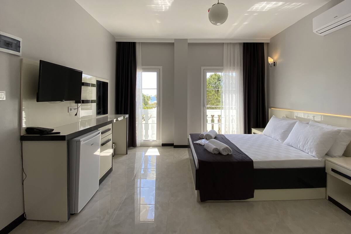 Minibar, laptop workspace, iron/ironing board, free WiFi