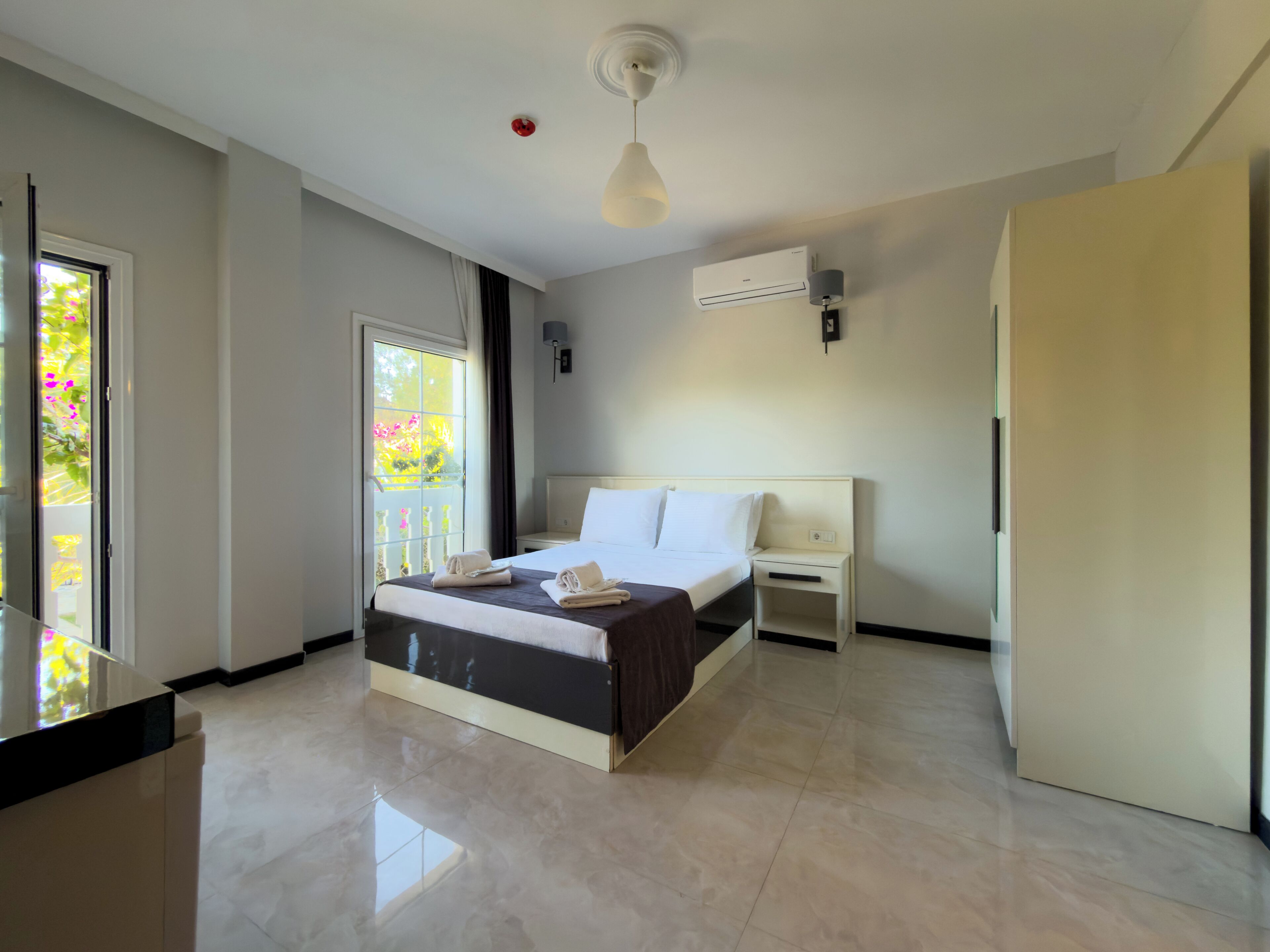 Superior Double Room | Minibar, laptop workspace, iron/ironing board, free WiFi