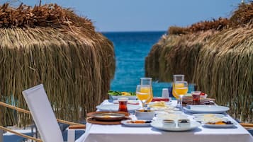 Desayuno de cocina local incluido todos los días