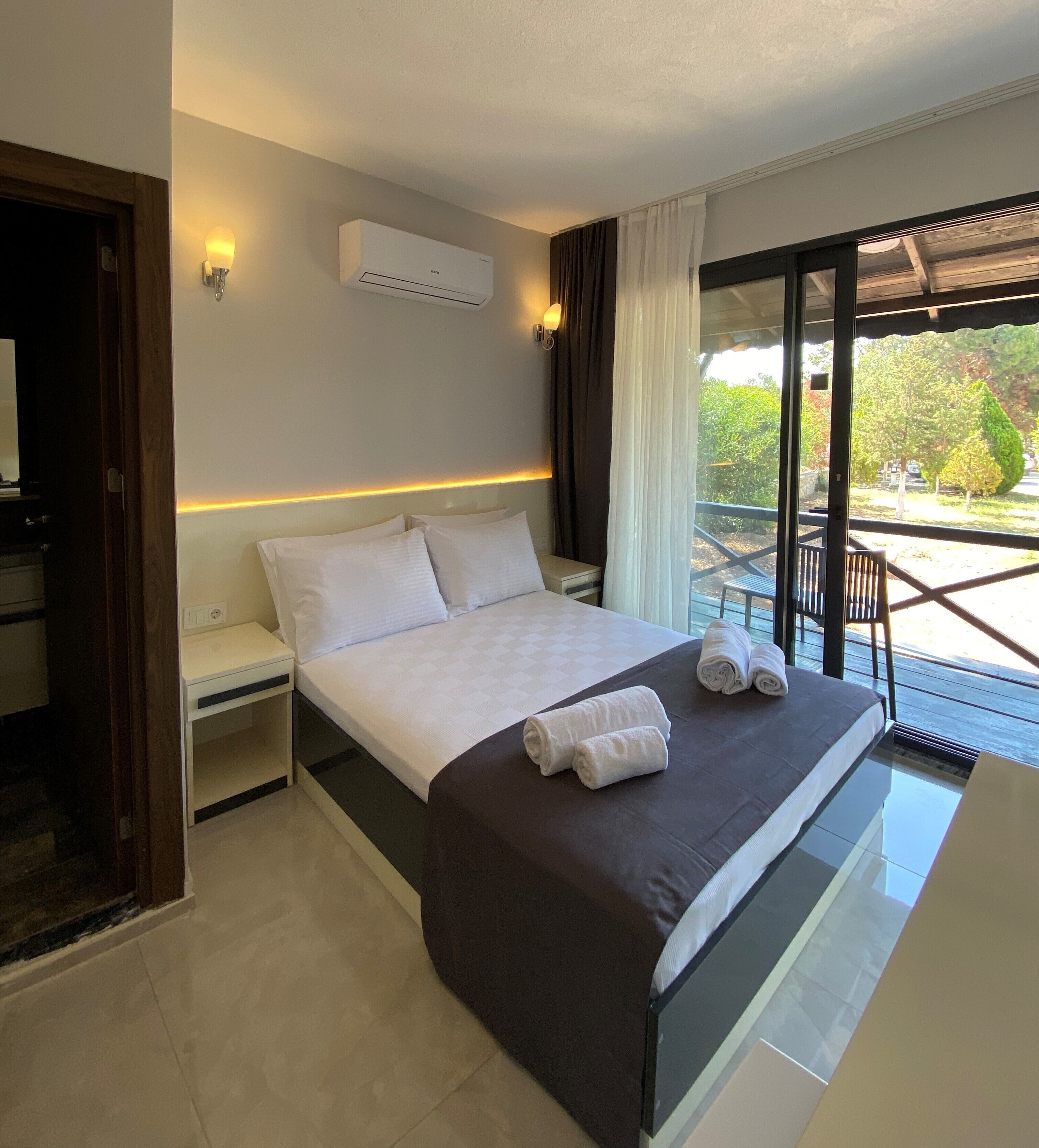 Minibar, laptop workspace, iron/ironing board, free WiFi