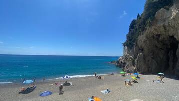 Una spiaggia nelle vicinanze