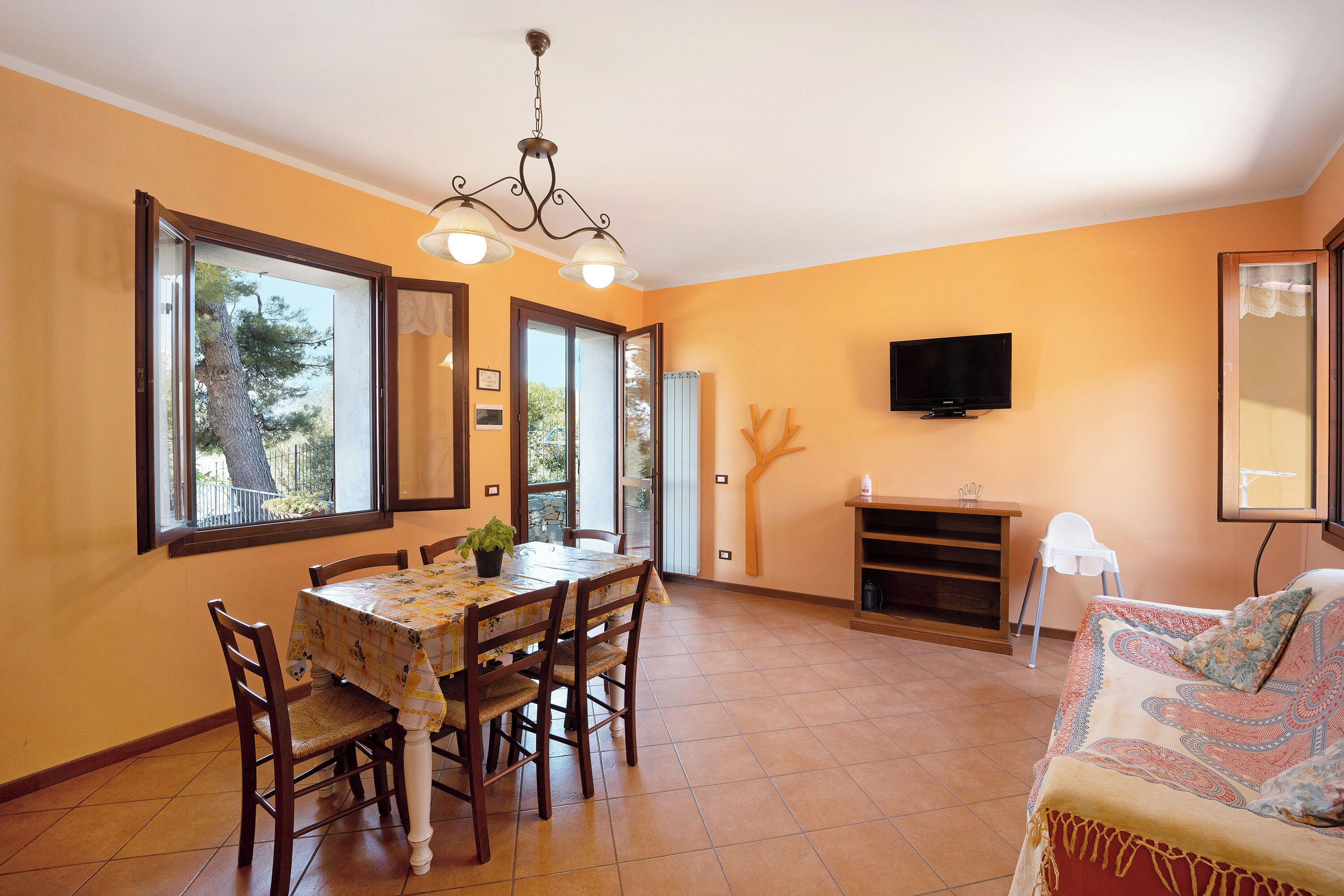 Fernseher, Tischtennisplatte