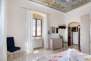1 bedroom, free WiFi, bed sheets - Holiday Apartment Acciuga House with Balcony, Shared Garden & Wi-Fi (Biassa La Spezia)
