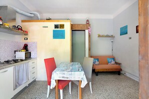 Dining - Holiday Apartment Acciuga House with Balcony, Shared Garden & Wi-Fi (Biassa La Spezia)