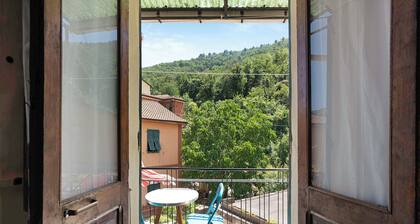 Holiday Apartment Acciuga House with Balcony, Shared Garden & Wi-Fi