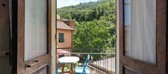 Holiday Apartment Acciuga House with Balcony, Shared Garden & Wi-Fi