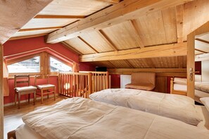 3 bedrooms, free WiFi, bed sheets - Baita Miralago - Salient" with Mountain View, Shared Garden and Wi-Fi (Livigno)