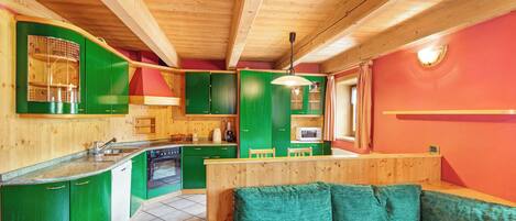 المنشأة من الداخل