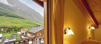 Appartement 'Chalet Kiara Appartement Molin' avec vue sur les montagnes, balcon et Wi-Fi