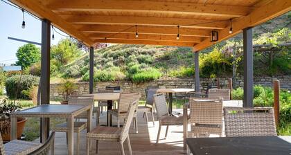 Holiday Home 'La Corte di Langa Alloggio Ambra' with Mountain View, Pool & Wi-Fi