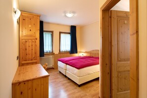3 bedrooms, free WiFi, bed sheets