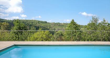 Holiday Home 'La Corte di Langa Alloggio Rubino' with Shared Pool & Wi-Fi
