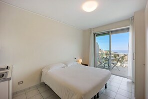 1 bedroom, iron/ironing board, free WiFi, bed sheets - Apartment Hotel Modus Vivendi 406 with Sea View, Pool, Wi-Fi & Terrace (Sanremo)