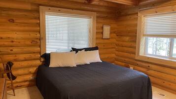 4 bedrooms, desk, travel crib, free WiFi