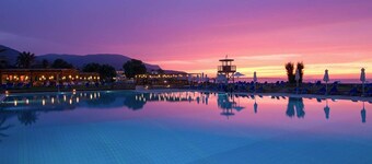 Kernos Beach Hotel & Bungalows