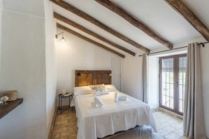 3 makuuhuonetta, silitysrauta/-lauta, vauvan matkasänky, ilmainen Wi-Fi