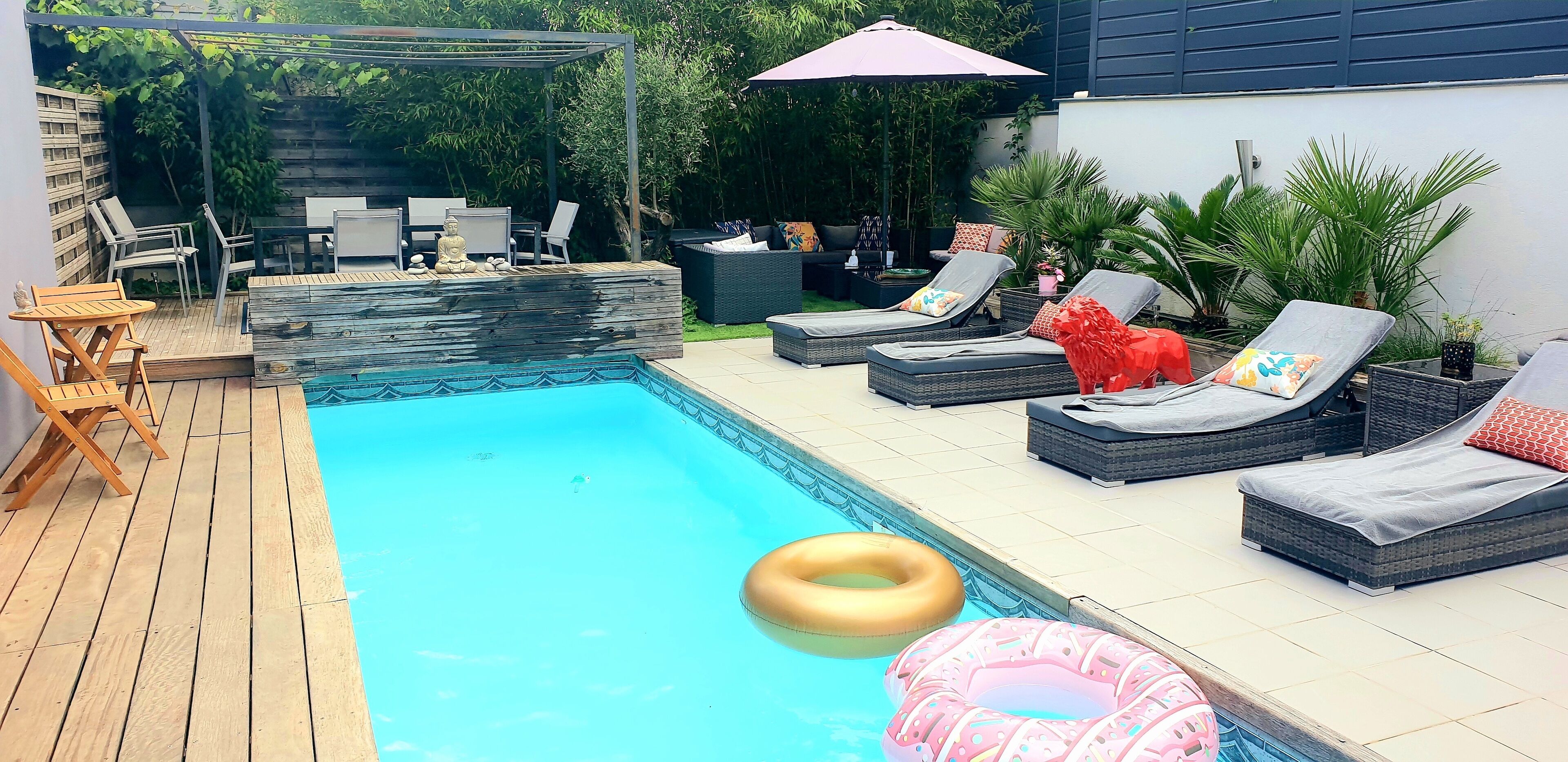 Een verwarmd zwembad