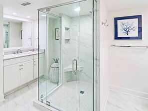 Douche, serviettes fournies
