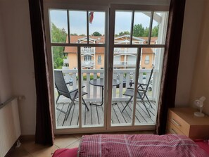 2 bedrooms, iron/ironing board, WiFi