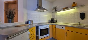 Geladeira, fogão, cooktop, lava-louças