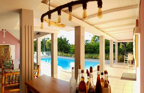 Magnificent Zen Villa with swimming pool in a 4000 m2 garden