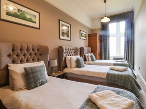 9 bedrooms, individually decorated, individually furnished, free WiFi - Scale House (Skipton)