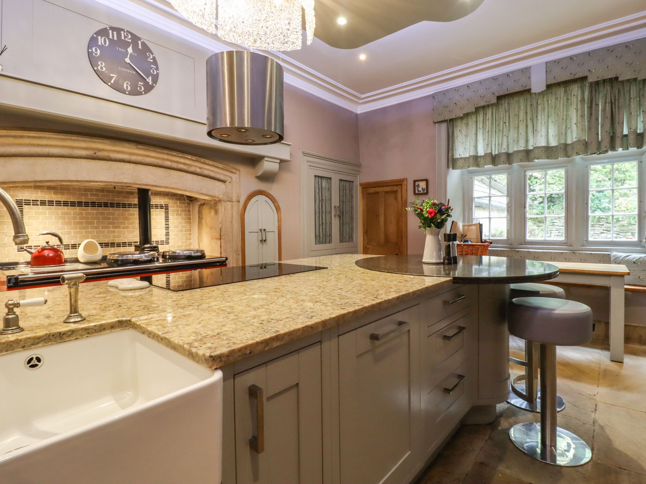 Fridge, dishwasher, cookware/dishes/utensils