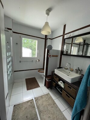 Bathtub, hair dryer - Magnificent villa with swimming pool, near the Golf du Morbihan (Le Cours)