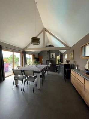 Dining - Magnificent villa with swimming pool, near the Golf du Morbihan (Le Cours)