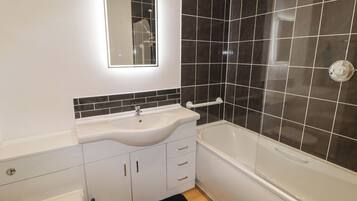 Cottage | Bathroom | Shower