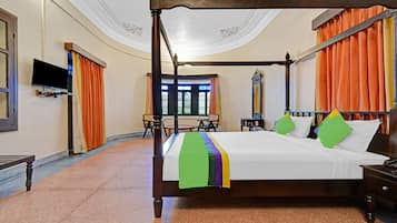 Premium Room | Desk, soundproofing, iron/ironing board