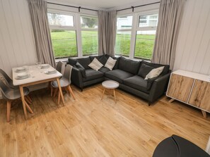 Cottage | Living room | Fireplace - Saltwater (Haverfordwest)