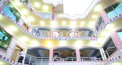 canari hotel kashmir view