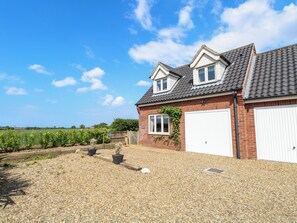 Exterior - Spinney's Den (North Walsham)