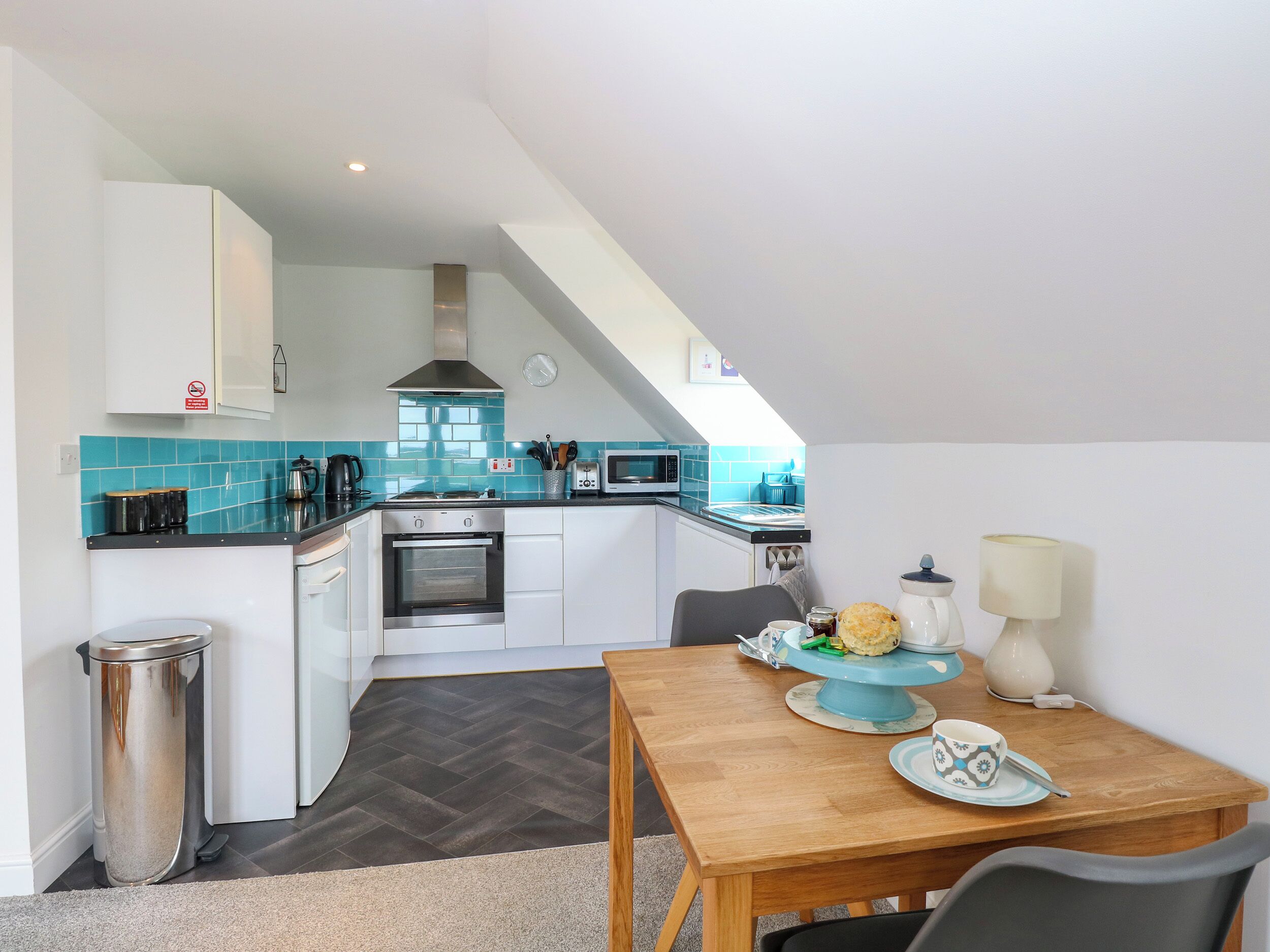 平房 | 私人廚房 | 雪櫃、電熱水壺、多士爐、廚房用具/餐具/器皿