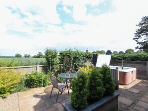 Outdoor dining - Spinney's Den (North Walsham)