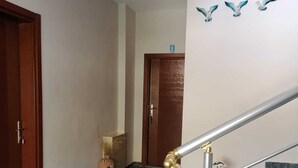 Interior entrance - Ispilya Pansiyon (Gökçeada)