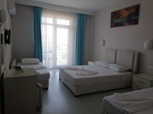 Family Triple Room, Sea View | Bed sheets - Ispilya Pansiyon (Gökçeada)