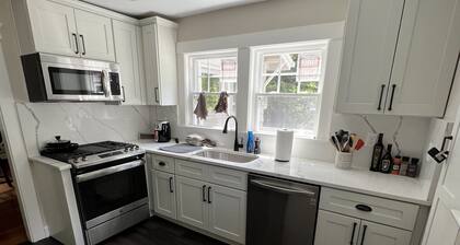 Cheerful entire house with 3 bedrooms and work area.