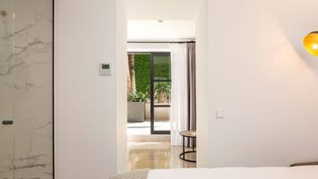 Quarto premium | Roupas de cama premium, edredons de pluma, frigobar, cofres nos quartos