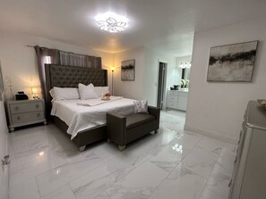 4 bedrooms, in-room safe, iron/ironing board, free WiFi