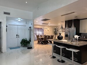 Dining - Luxury Pool Home 🔥 Hot Tub + Outdoor Cinema Near West Palm Beach (Lake Worth)
