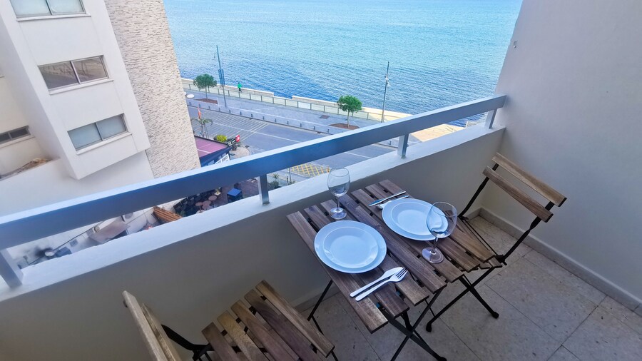 Flirty Flamingo Seaview Apartment