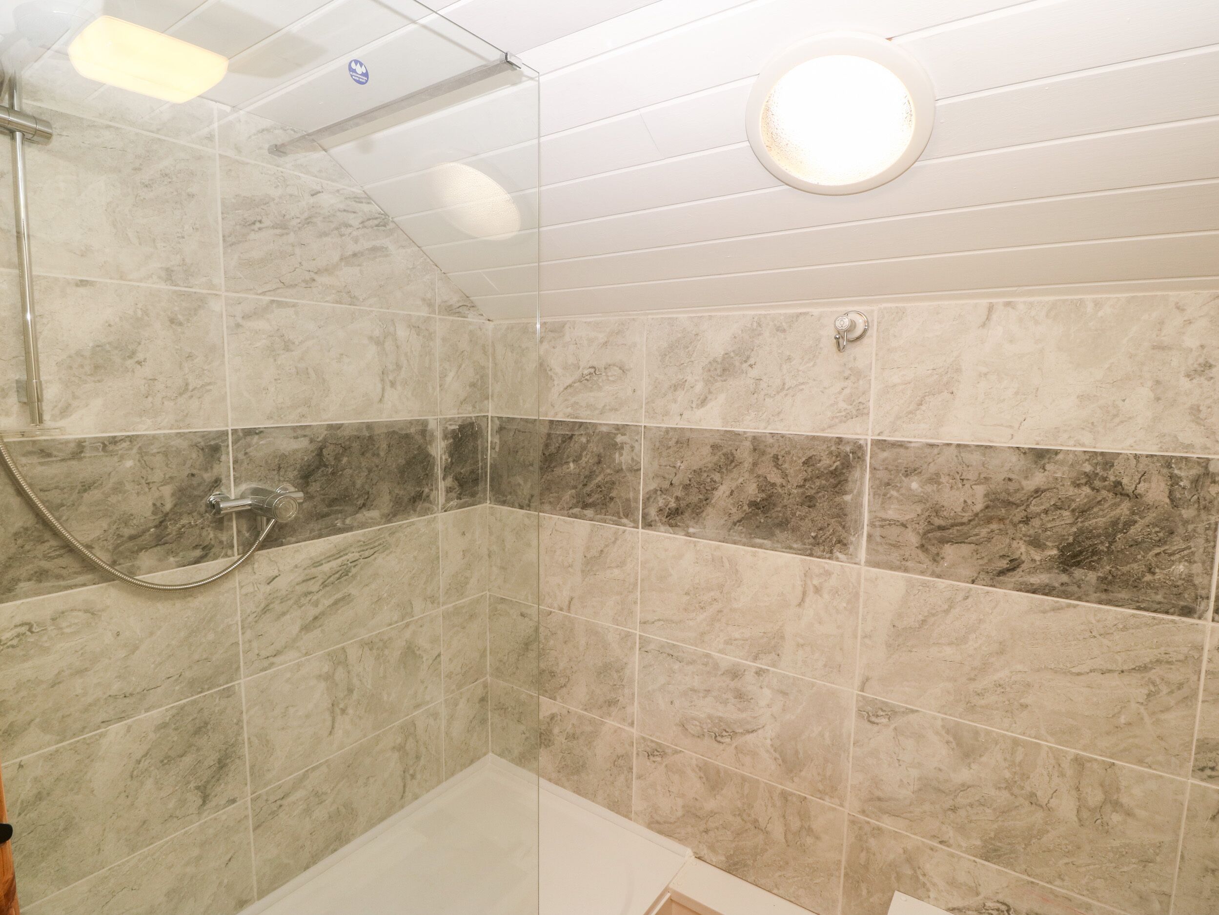 코티지 | 욕실 | 샤워 시설