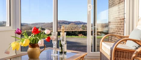 Cottage | Dining