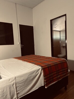 Standard Double Room Single Use, 1 Bedroom | Bathroom