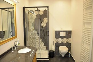Bathtub, hair dryer - Welcome to PARADISE! Villa in a breathtaking landscape (Villers-la-Ville)